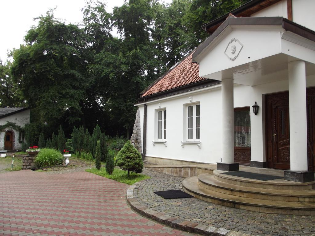 Dedek Park - Historyczny Dworek W Pieknym Parku Skaryszewskim Obok Stadionu Narodowego Warsaw Exterior photo